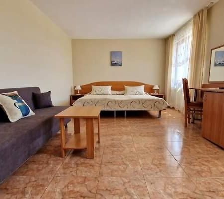 Family Hotel Selena Nesebar Exterior photo