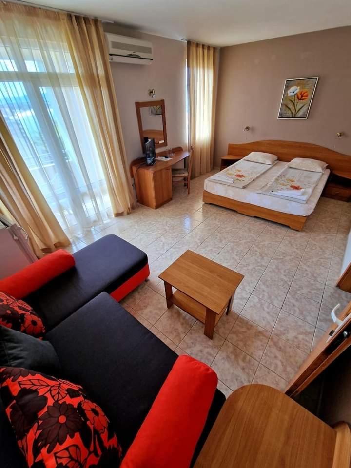 Family Hotel Selena Nesebar Exterior photo