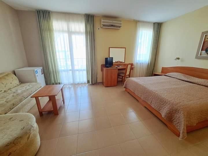 Family Hotel Selena Nesebar Exterior photo